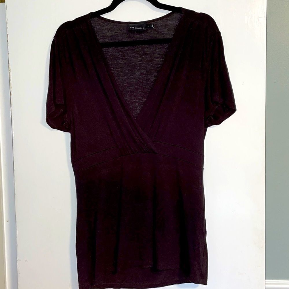 The Limited soft wrap V-neck very dark brown short sleeve top M